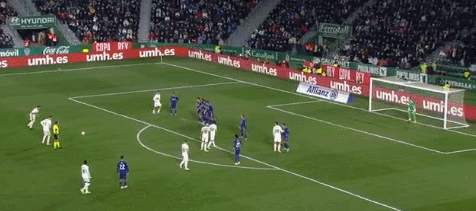 2025 赛季回顾：大谷翔平在对阵红袜的百年对决中，单场击出两支超过 450 英尺的长打